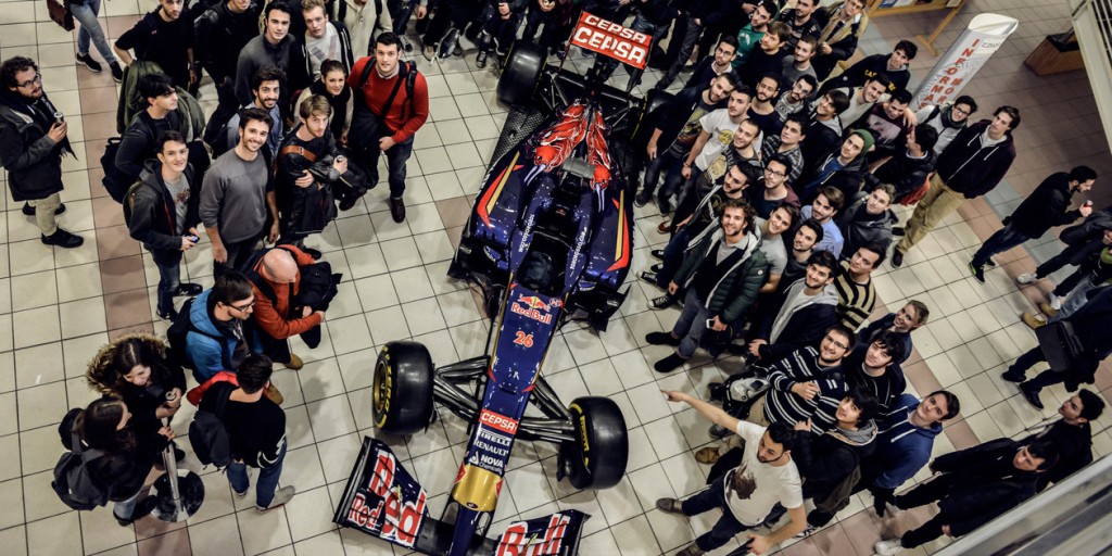 toro rosso on stage