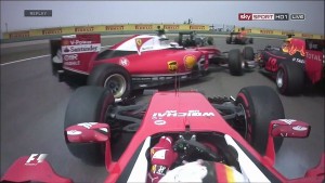 Il contatto alla prima curva tra Vettel e Raikkonen