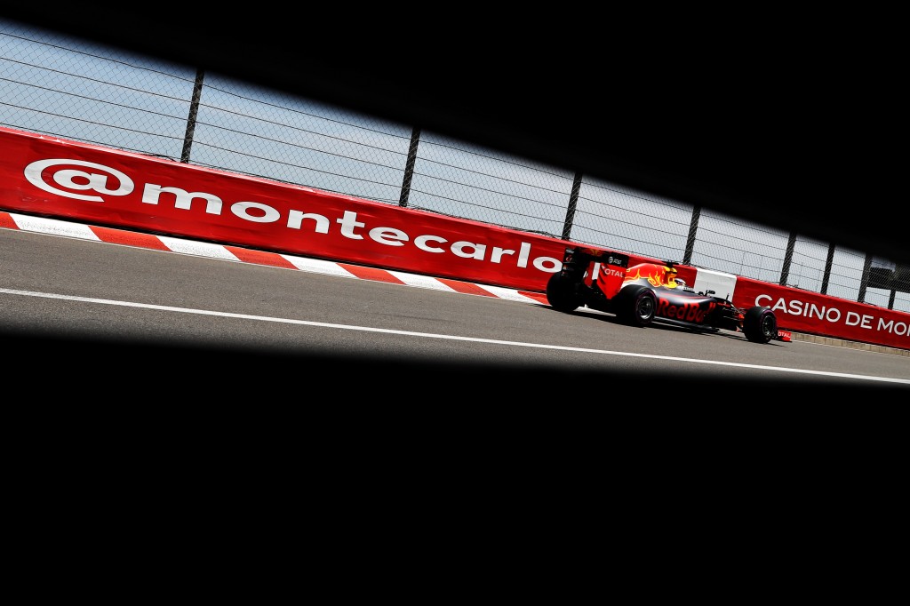 MONTE-CARLO, MONACO - MAY 28: Daniel Ricciardo of Australia driving the (3) Red Bull Racing Red Bull-TAG Heuer RB12 TAG Heuer on track during qualifying for the Monaco Formula One Grand Prix at Circuit de Monaco on May 28, 2016 in Monte-Carlo, Monaco.  (Photo by Mark Thompson/Getty Images)