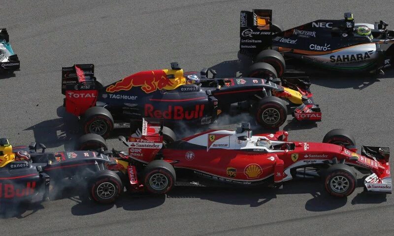 Vettel-Kvyat-Russian-Gp-F1-2016
