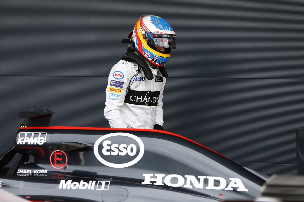 Fernando Alonso in parc ferme.