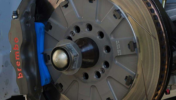 Audi R8 LMS con dischi da corsa Brembo 370 mm di tipo 1 nella parte anteriore. Foto: James Boone