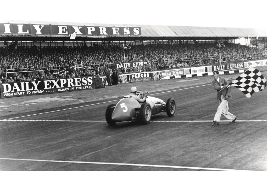 Ascari vince il GP di Gran Bretagna 1953.