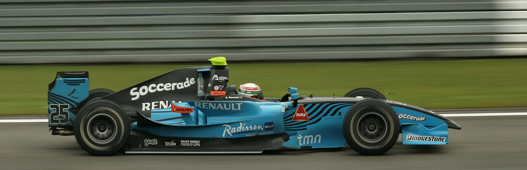 FOTO B wing car