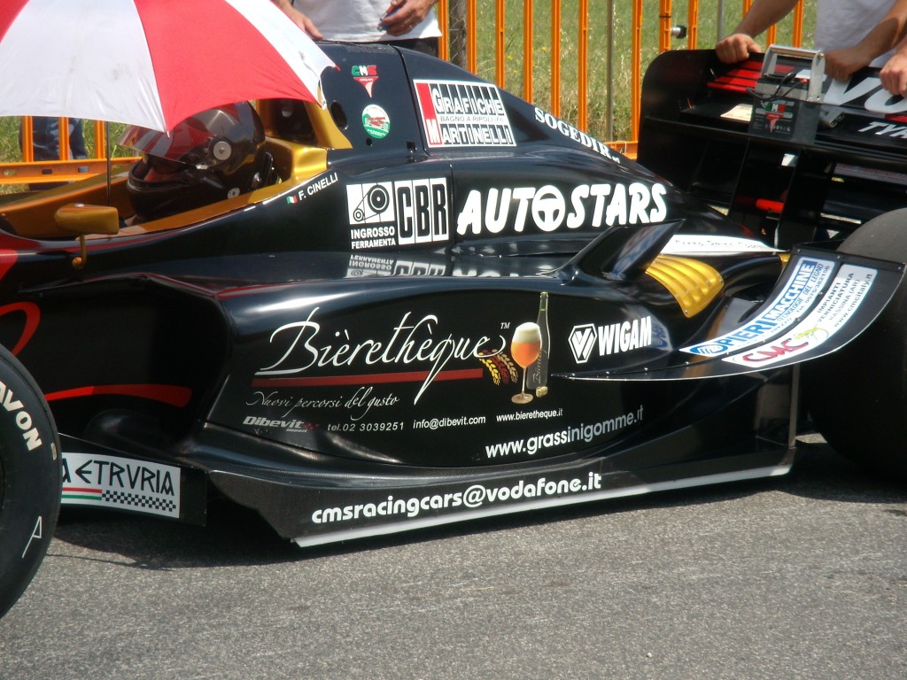 FOTO C wing car