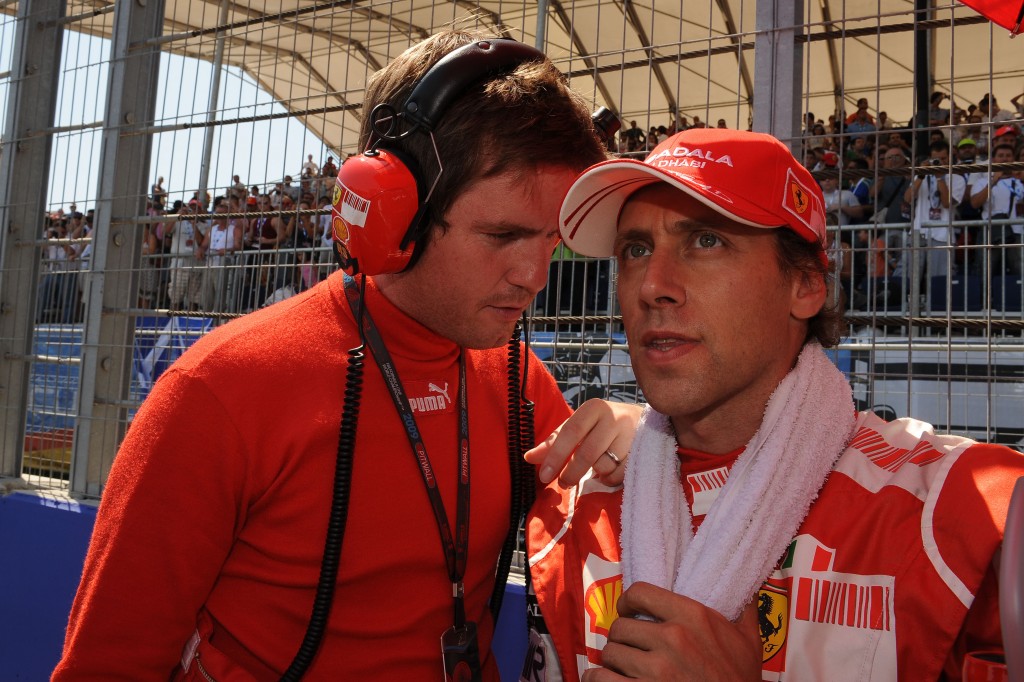 2009, Gp Europa F1 | Luca Badoer con Rob Smedley